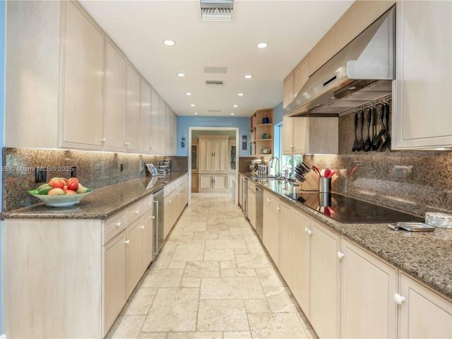 Home for rent at 1108 Washington St - photo 6201268