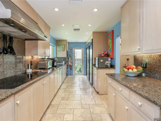 Home for rent at 1108 Washington St - photo 6201269