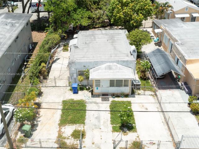 Home for sale at 36 NW 32nd St - photo 6200901