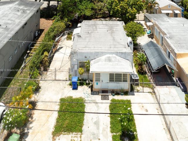 Home for sale at 36 NW 32nd St - photo 6200903