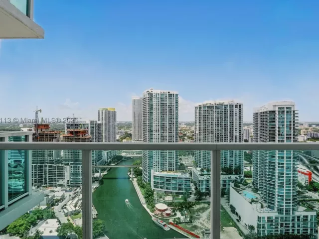 3-bedroom condo for sale in Miami - 31 SE 5th St 4021 - MondialRealty