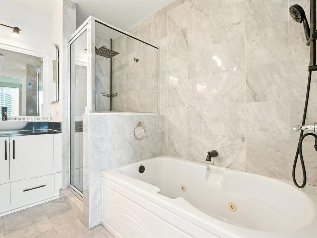 Apartment for sale  Unit #4021 - photo 6203750