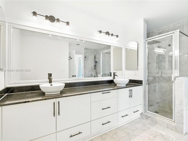 Apartment for sale  Unit #4021 - photo 6203751