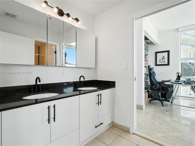 Apartment for sale  Unit #4021 - photo 6203757