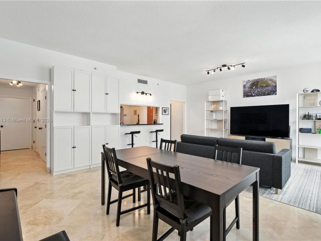 Apartment for sale  Unit #4021 - photo 6203763