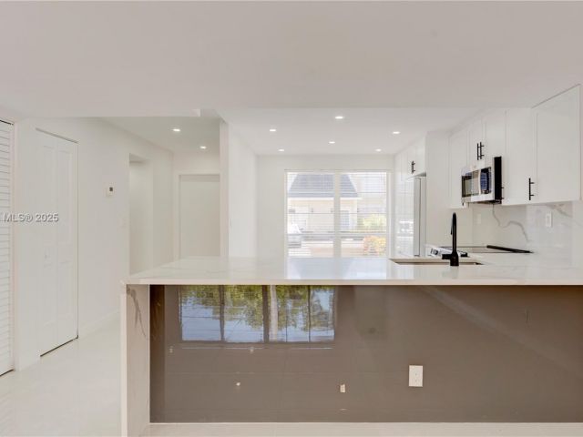 Home for sale at 933 NE 24th Ave 169 - photo 6201914