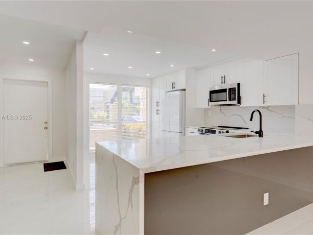 Home for sale at 933 NE 24th Ave 169 - photo 6201915