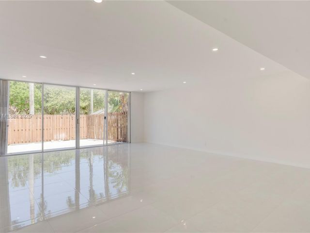 Home for sale at 933 NE 24th Ave 169 - photo 6201918