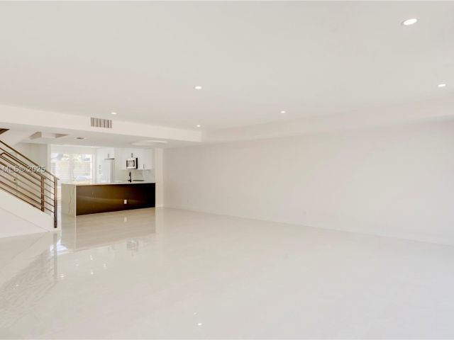 Home for sale at 933 NE 24th Ave 169 - photo 6201920