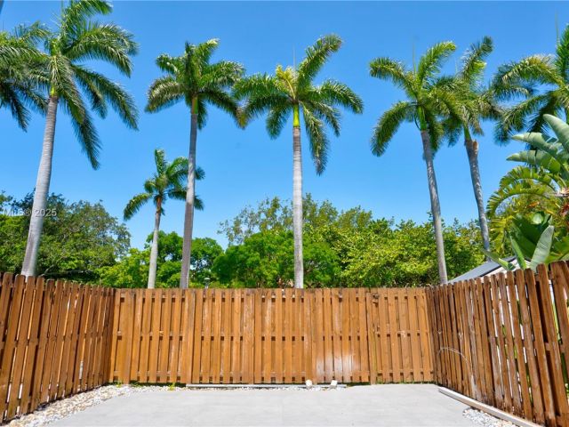 Home for sale at 933 NE 24th Ave 169 - photo 6201924