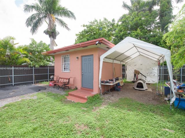 Home for sale at 916 NW 3rd Ave - photo 6208282