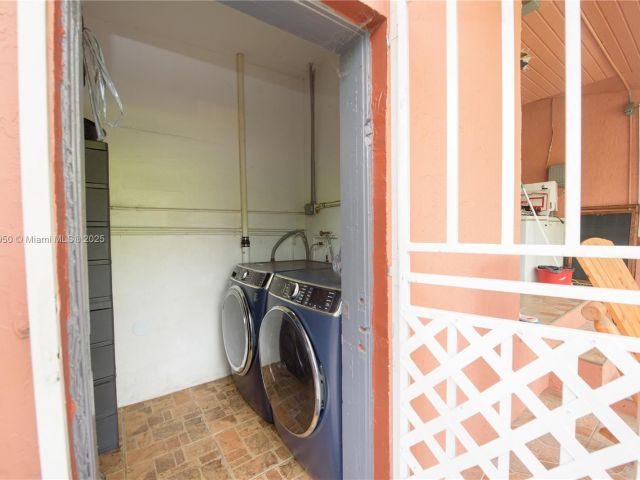 Home for sale at 916 NW 3rd Ave - photo 6208285