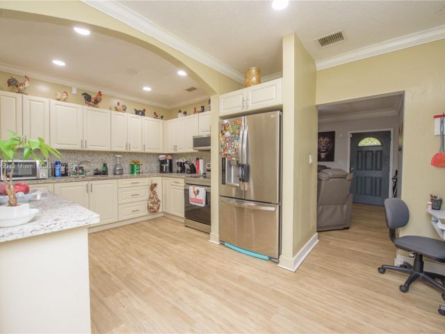 Home for sale at 916 NW 3rd Ave - photo 6208289