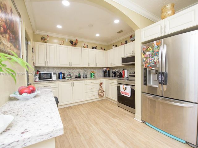 Home for sale at 916 NW 3rd Ave - photo 6208290