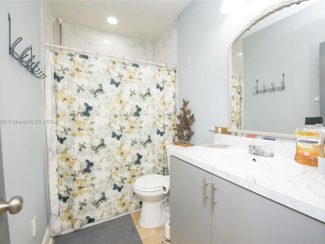 Home for sale at 916 NW 3rd Ave - photo 6208293