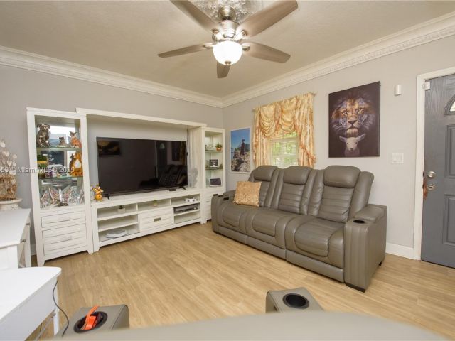 Home for sale at 916 NW 3rd Ave - photo 6208294