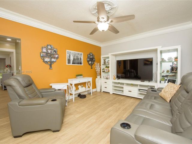 Home for sale at 916 NW 3rd Ave - photo 6208295