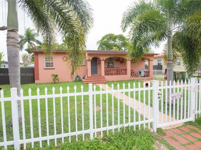 Home for sale at 916 NW 3rd Ave - photo 6208296