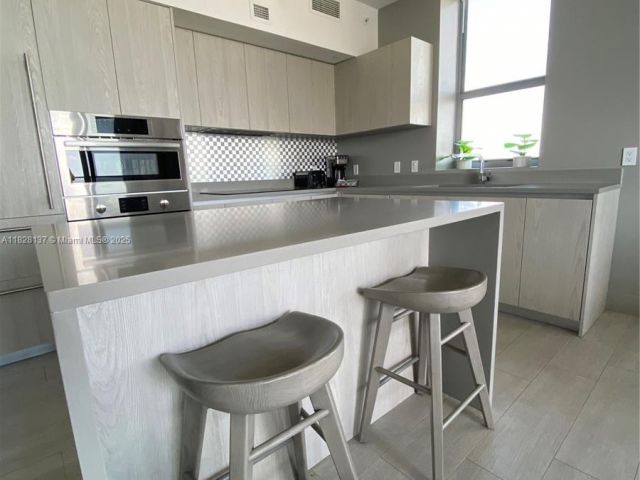 Apartment for rent  Unit #R2102 - photo 6203337