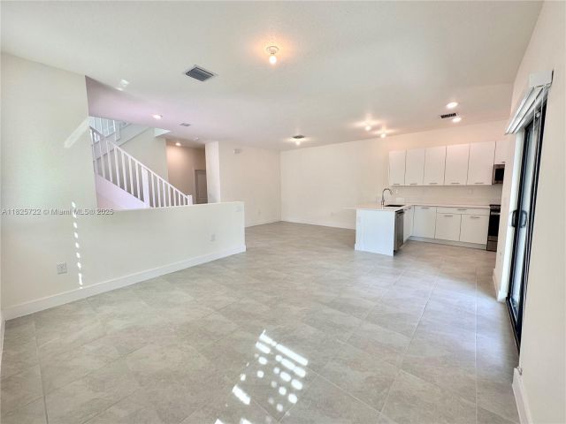 Home for rent at 8317 NW 45th St - photo 6202543