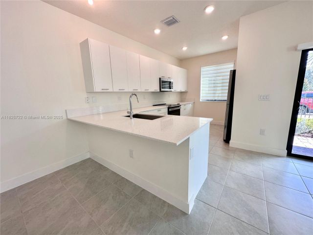 Home for rent at 8317 NW 45th St - photo 6202546