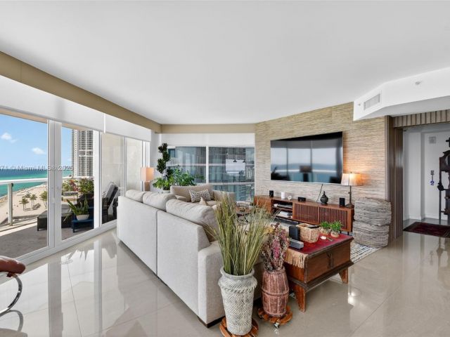 Apartment for sale  Unit #1401 - photo 6245637