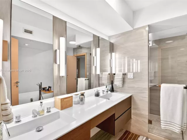 Apartment for sale  Unit #1401 - photo 6245624