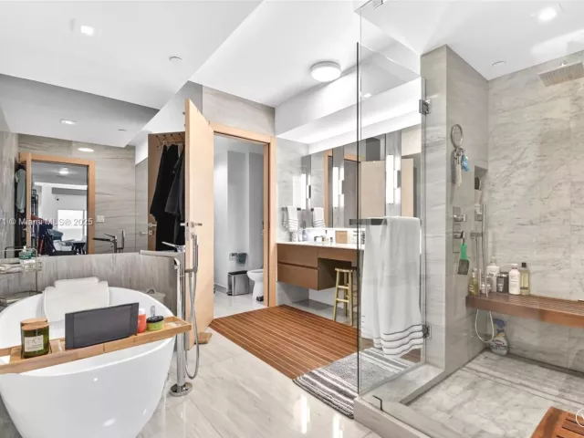 Apartment for sale  Unit #1401 - photo 6245626