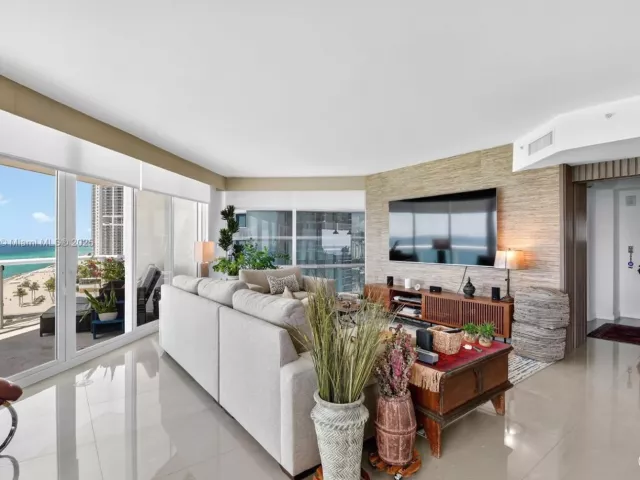 Apartment for sale  Unit #1401 - photo 6245637