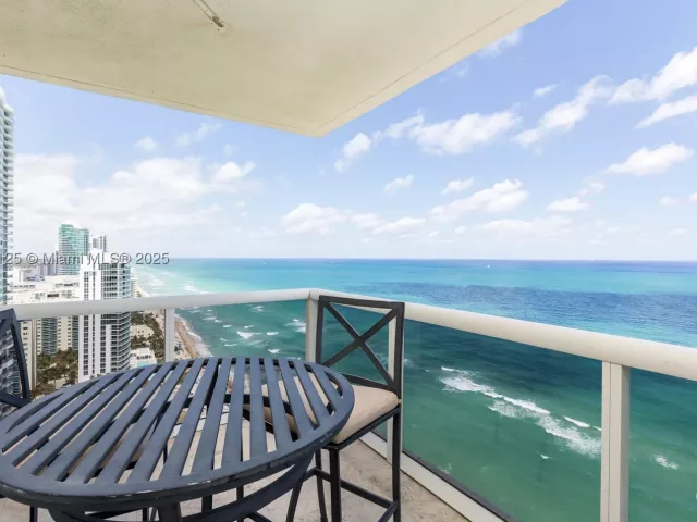 2-bedroom condo for rent in Hallandale Beach - 1830 S Ocean Dr 2801 - MondialRealty