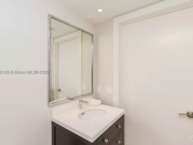 2-bedroom condo for rent in Hallandale Beach - 1830 S Ocean Dr 2801 - MondialRealty