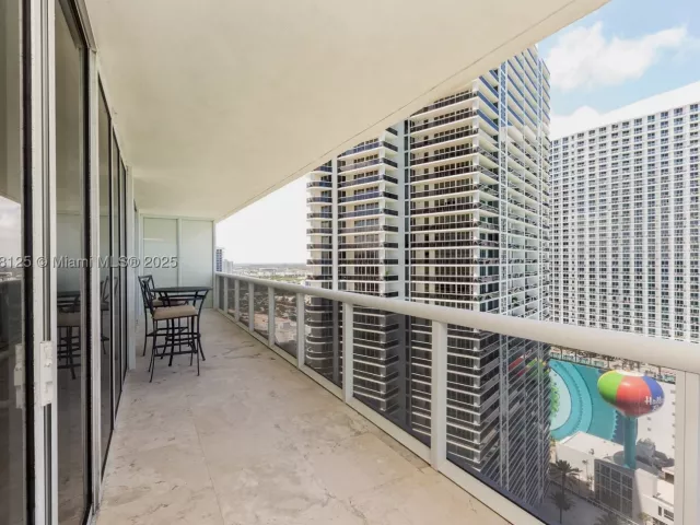2-bedroom condo for rent in Hallandale Beach - 1830 S Ocean Dr 2801 - MondialRealty