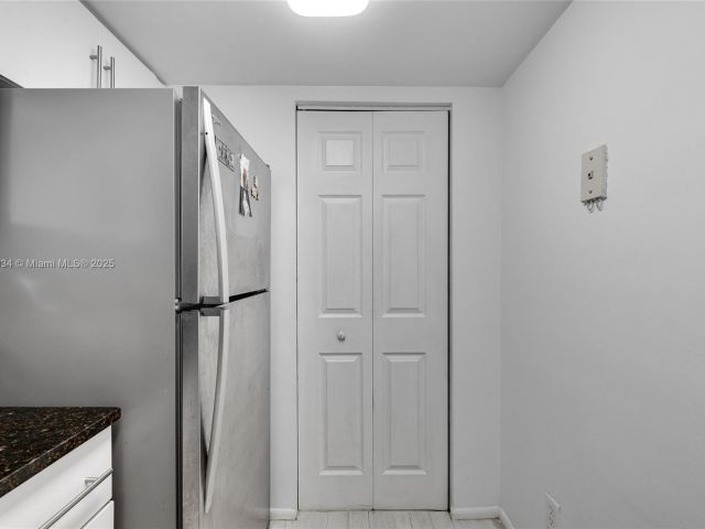 Apartment for sale  Unit #1210 - photo 6203228