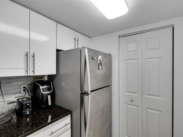 Apartment for sale  Unit #1210 - photo 6203229