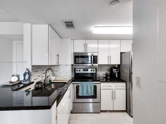 Apartment for sale  Unit #1210 - photo 6203232