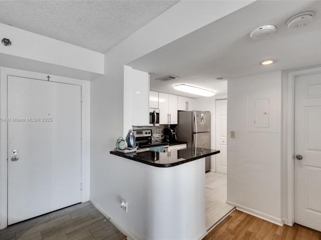 Apartment for sale  Unit #1210 - photo 6203233