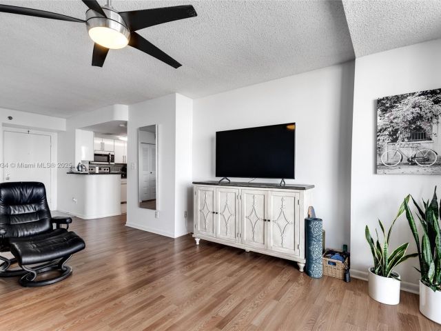 Apartment for sale  Unit #1210 - photo 6203240