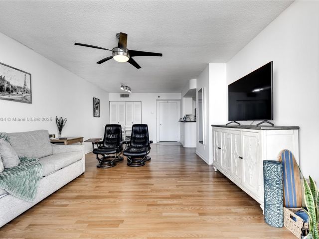 Apartment for sale  Unit #1210 - photo 6203241