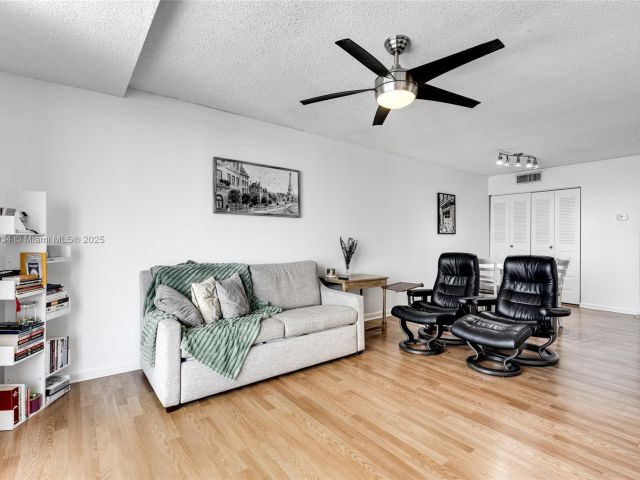 Apartment for sale  Unit #1210 - photo 6203242