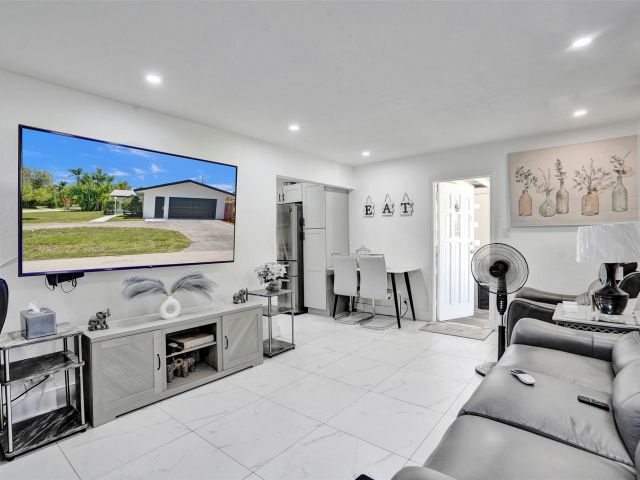 Home for sale at 623 NW 11 Avenue 1-3 - photo 6203317