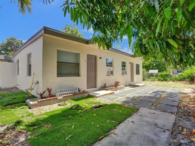 Home for sale at 623 NW 11 Avenue 1-3 - photo 6203319