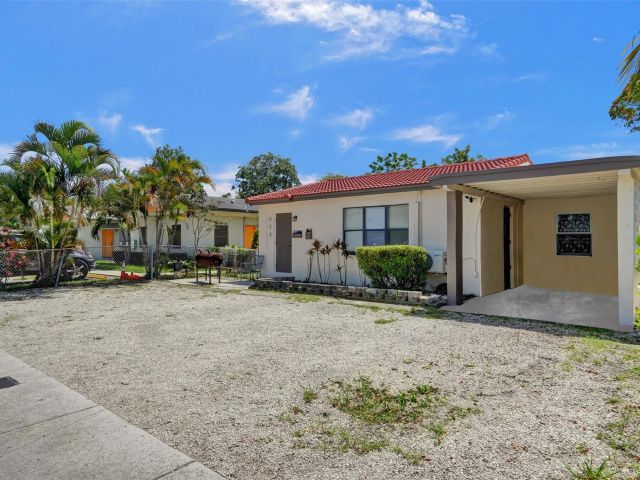 Home for sale at 623 NW 11 Avenue 1-3 - photo 6203321