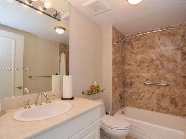 Apartment for sale  Unit #901 - photo 6207609