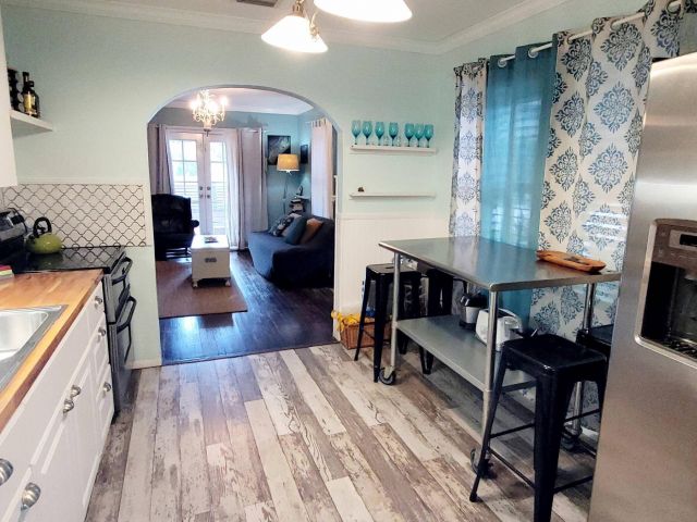 Home for sale at 100 NE 5th Street - photo 6204204