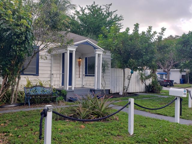 Home for sale at 100 NE 5th Street - photo 6204214