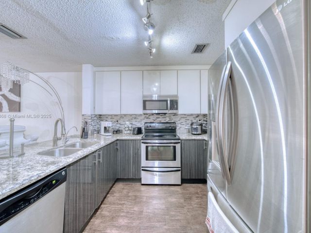 Home for sale at 10000 SW 147th Ct - photo 6205382