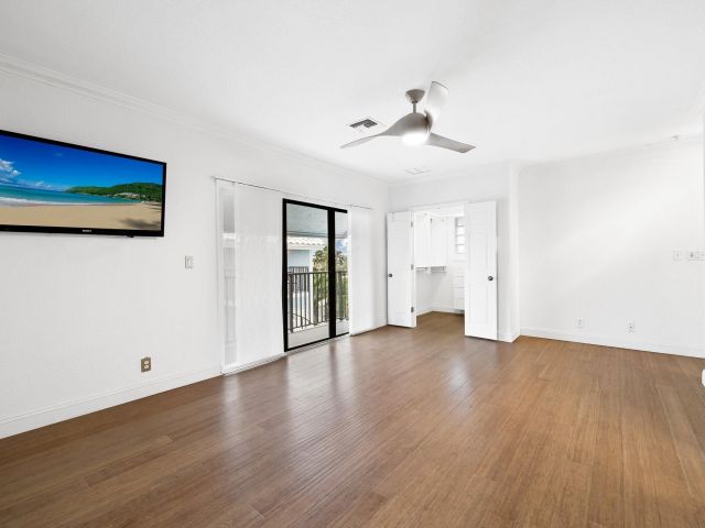 Home for sale at 1260 N Riverside Dr 1260 - photo 6207333