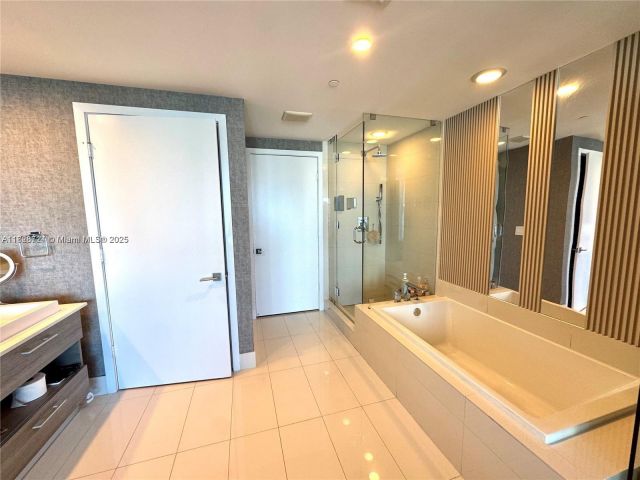 Apartment for sale  Unit #1401 - photo 6211507