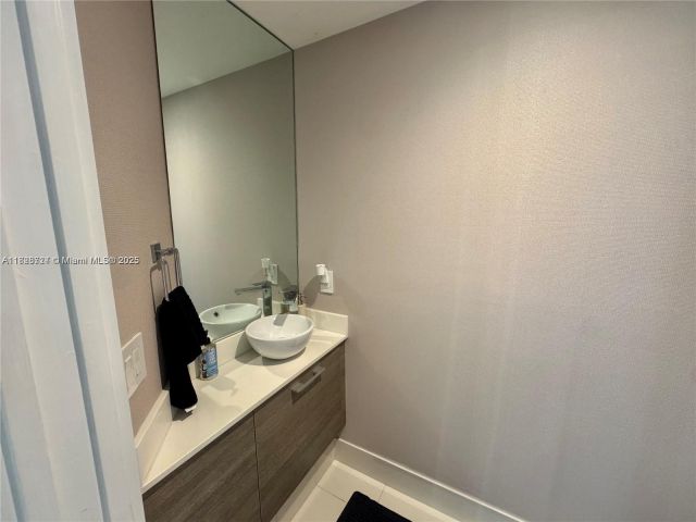 Apartment for sale  Unit #1401 - photo 6211511