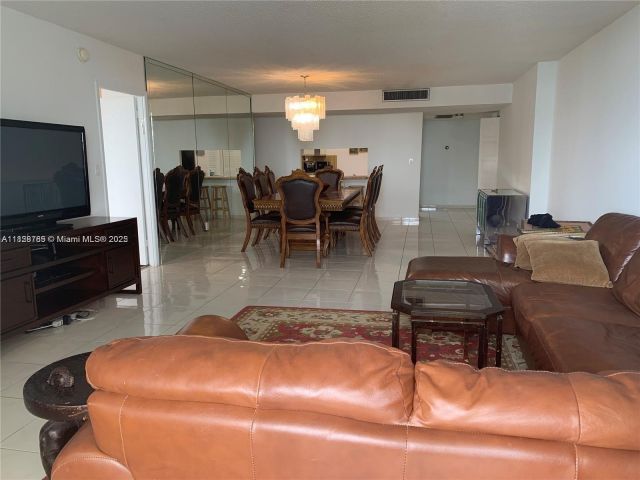 Apartment for rent  Unit #1721 - photo 6207146